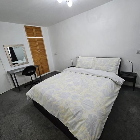 Entire Rental, Easy Reach To Etihad Stadium Manchester Exterior photo